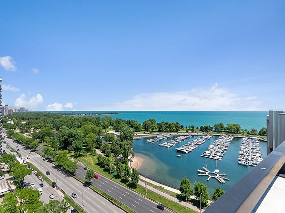 3rd image of 3410 N Lake Shore Dr APT 5E