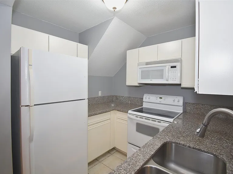 10811 Richmond Ave #76 — Photo 14
