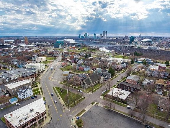 3rd image of 644 Park Pl #1