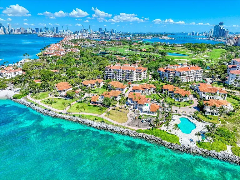 19144 Fisher Island Dr #19144 — Photo 32