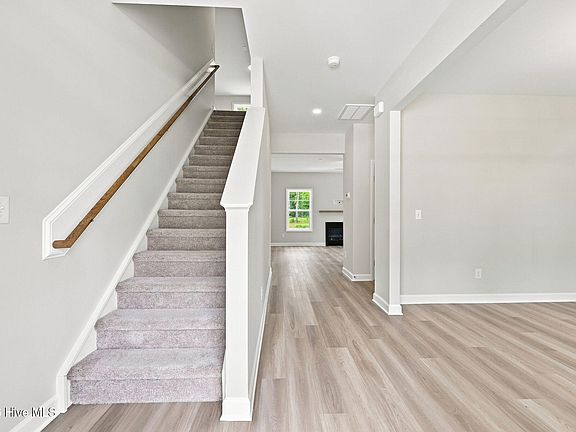 5th image of 981 Rialto Lane