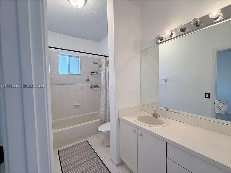 5747 Isles Cir #5747 — Photo 17