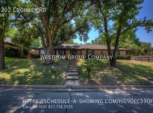 1203 Crowley Rd, Arlington, TX 76012