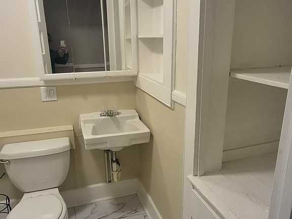 5th image of 169 Helen St APT 1L