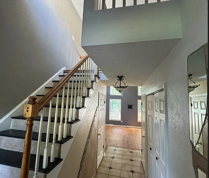 525 Highwood Cir — Photo 10
