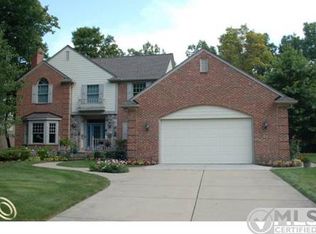 6520 Crabapple Dr, Troy, MI 48098