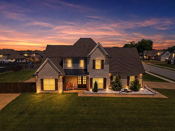 2nd image of 207 Chinkapin Dr N