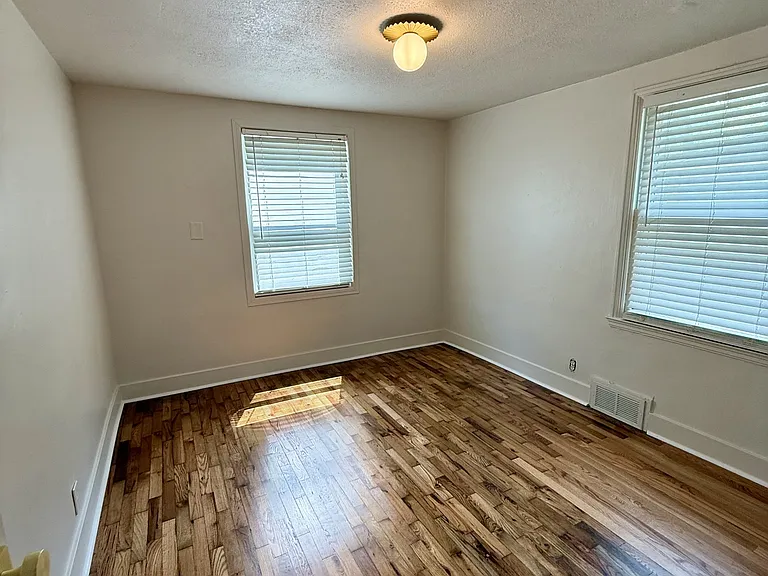 7724 Walnut St — Photo 6