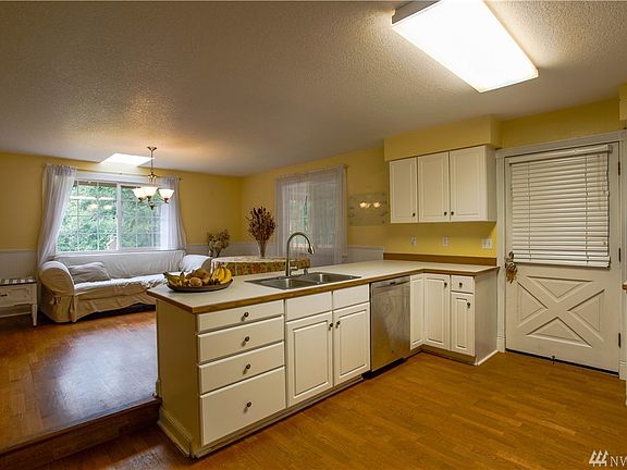 4th image of 18516 Cedar Park Ln SE