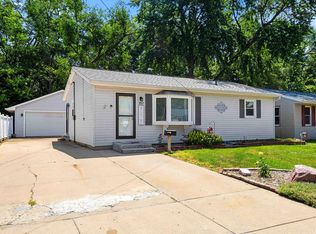 2027 Windsor St, Pekin, IL 61554