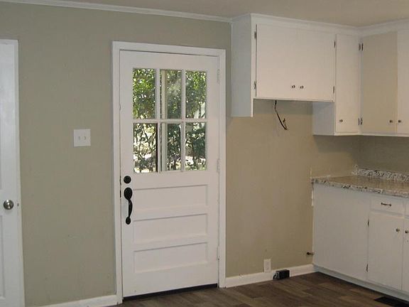 3rd image of 1608 Garland Pl