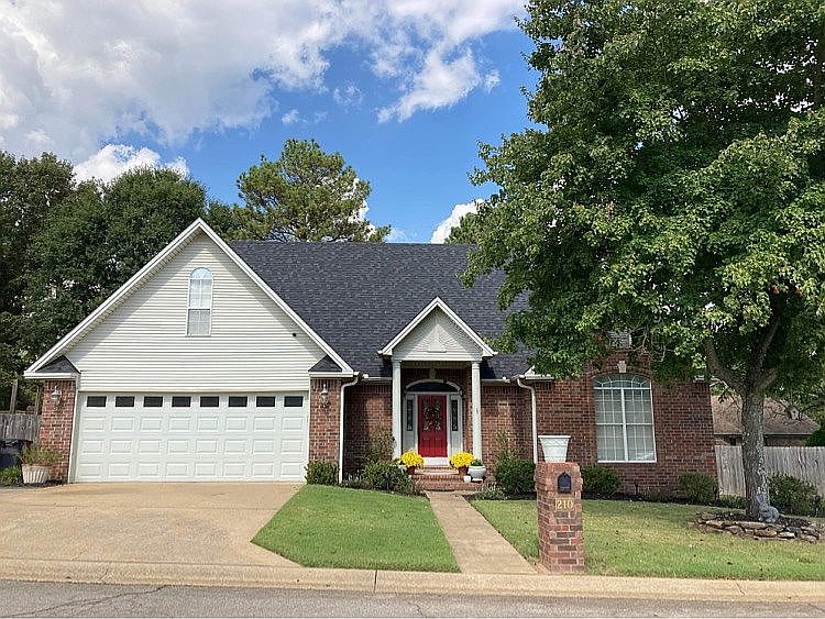 1st image of 210 Hermitage Dr