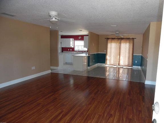 2nd image of 4251 Hemlock Ln
