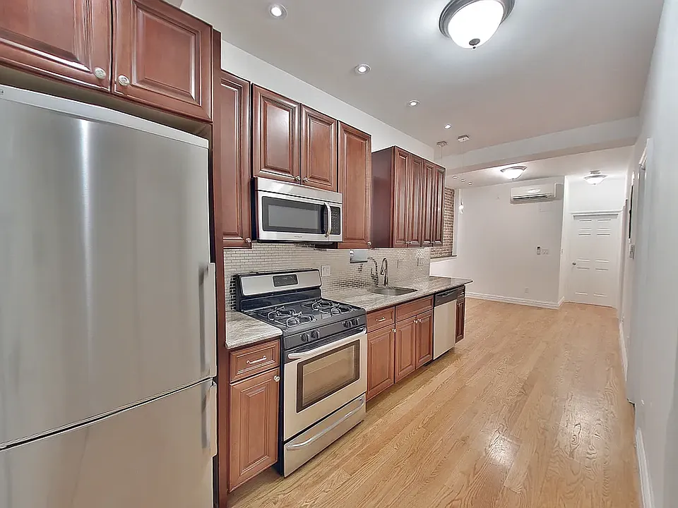 749 9th Ave #406