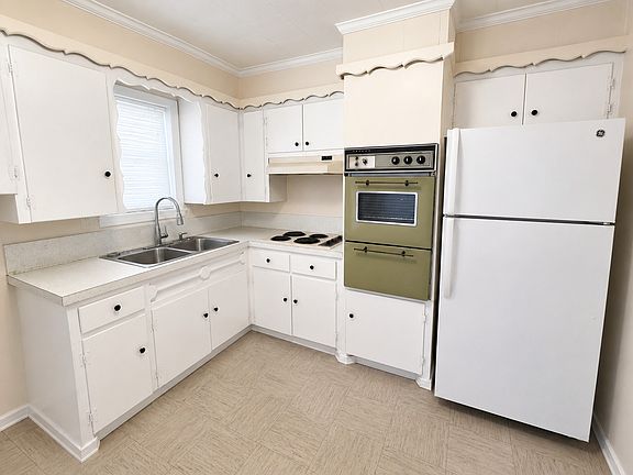 5th image of 217 N Garrison Ave