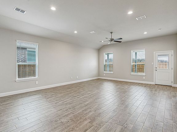 4th image of 2500 Goldfinch Dr