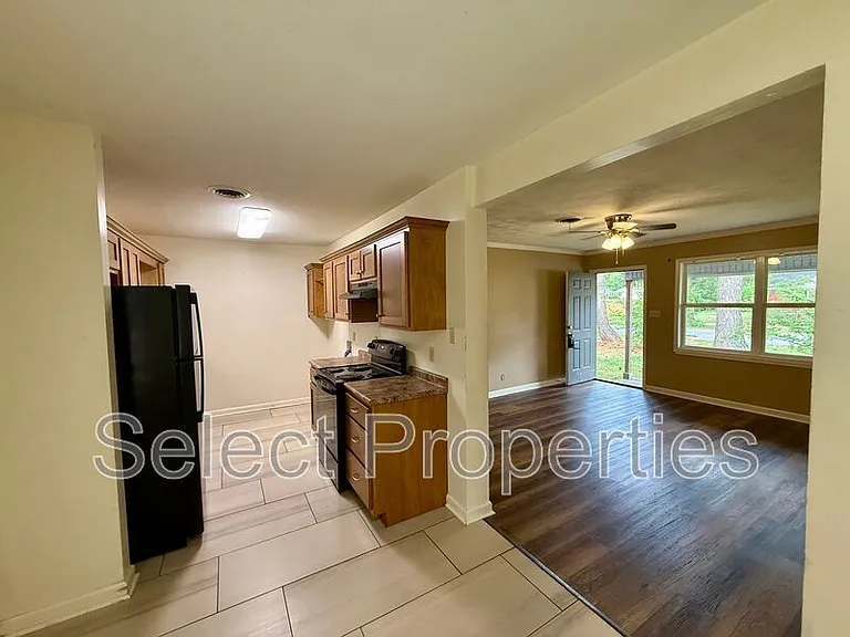 2310 Fairfield Dr — Photo 5
