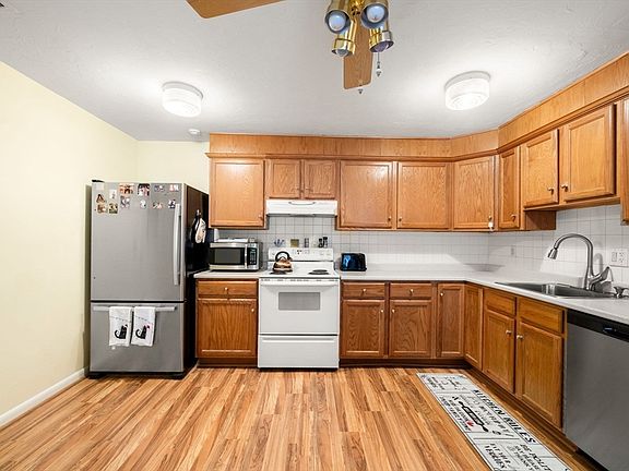 5th image of 32 Pleasant Dr APT 16