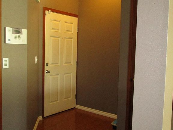 3rd image of 1320 51st Pl NE