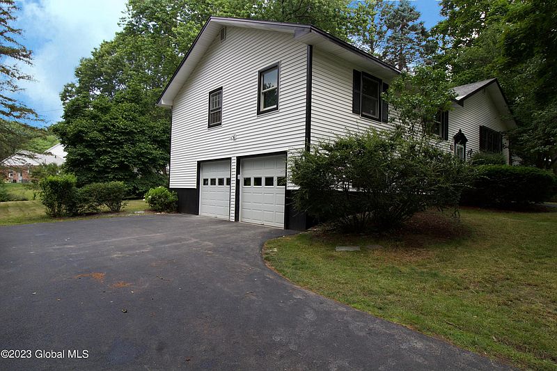 5th image of 2263 Sweetbrier Road