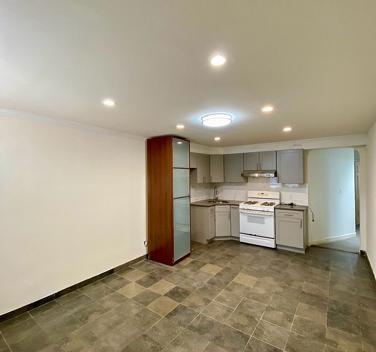 1st image of 240 Bay 22 St #1