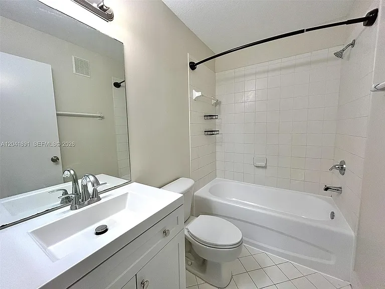 1270 SE 28th Ct #202 — Photo 8