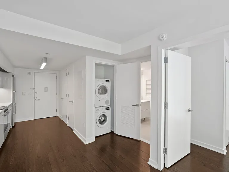 400 W 113th St #215 — Photo 5