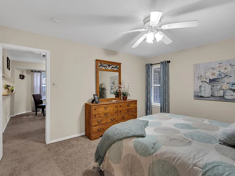 Woodlake Apartments — Photo 27