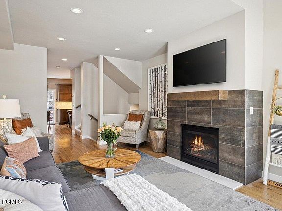 3rd image of 446 Marsac Ave