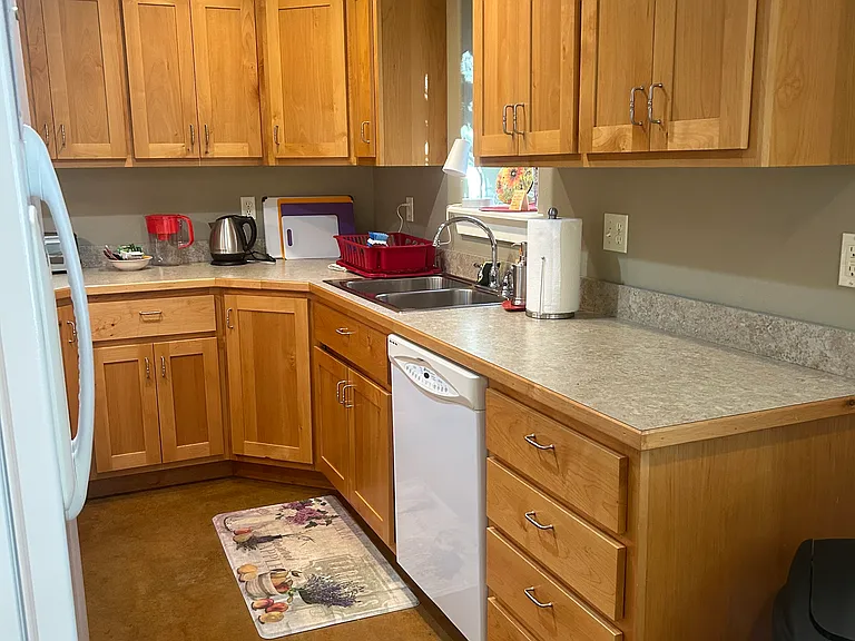 233 Breezy Point Ave — Photo 6