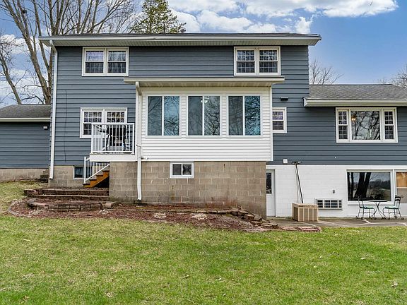 5th image of 805 D Ave