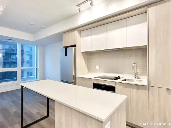 395 Square One Dr #307, Mississauga, ON L5B 0E2