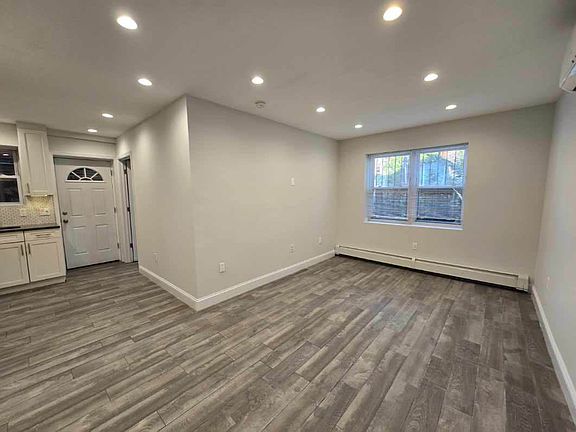 5th image of 2111 Steinway St #1