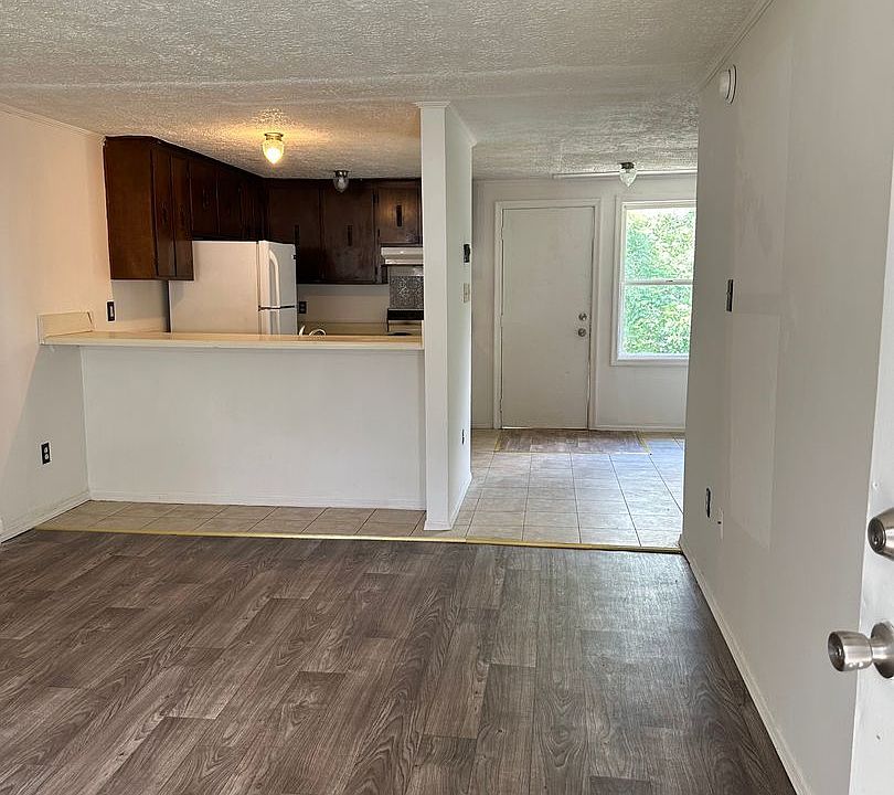 1st image of 123 Circle Dr #3