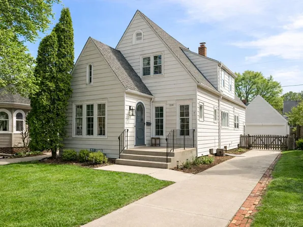 5844 North Shoreland AVENUE, Whitefish Bay, WI 53217