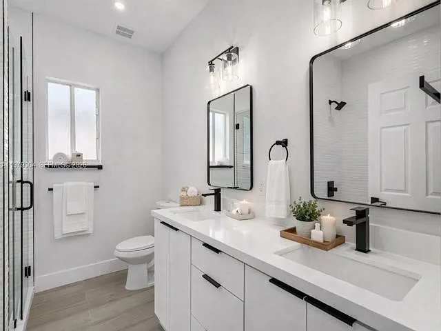 354 NE 35th Ave — Photo 3