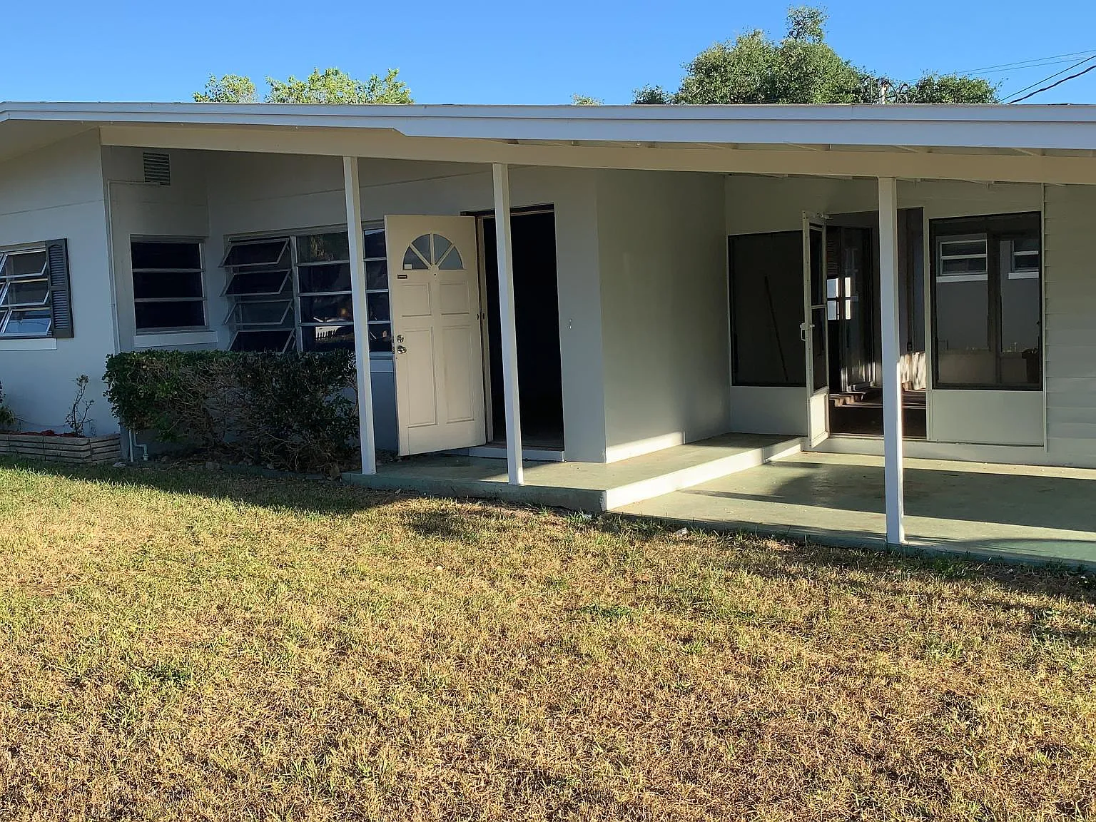 3 bed, 1056 sqft, $1,750 — Photo 2