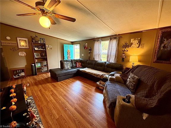4th image of 632 Nelson Ln