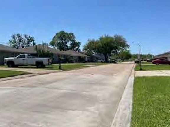 Exterior Neighborhood (street photo)