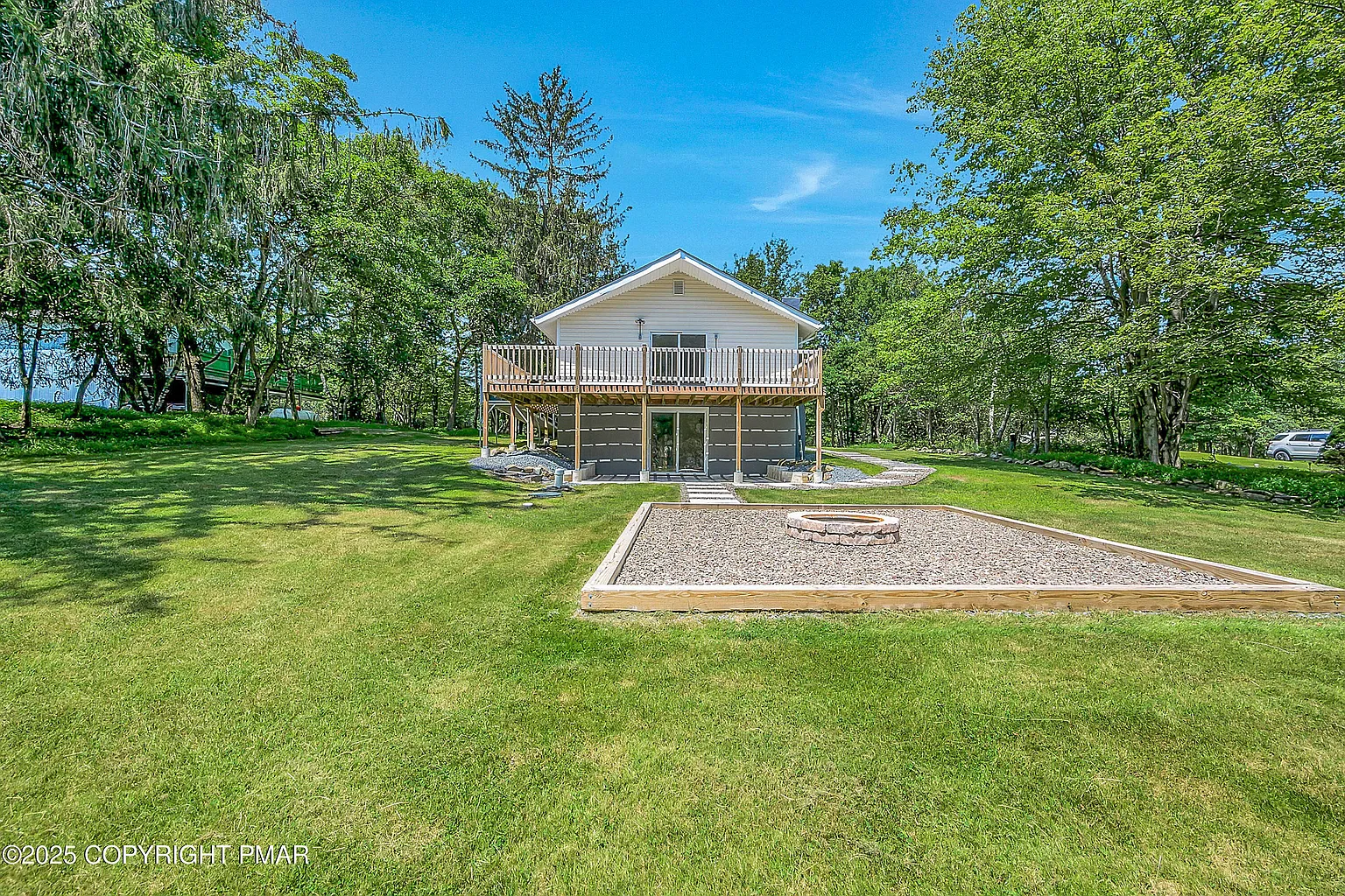 453 Cedar Dr photo 1