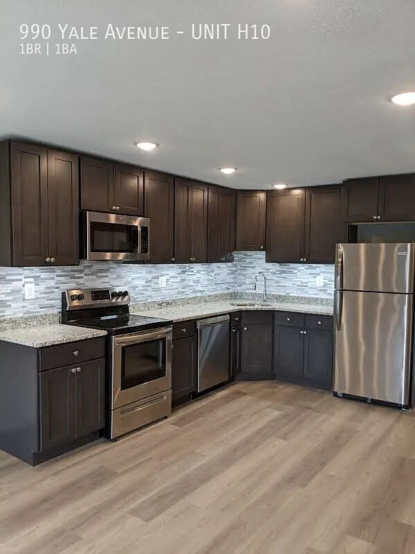 1 bed, 790 sqft, $1,700 — Photo 4