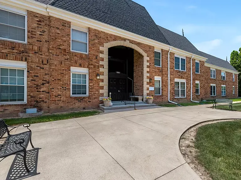 2101 Chateau Ct #106 — Photo 4