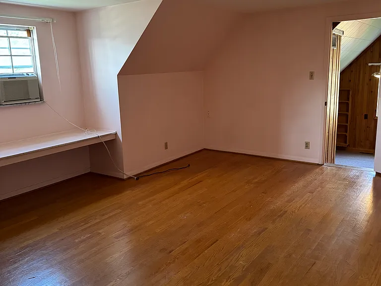 665 Killarney Dr — Photo 16