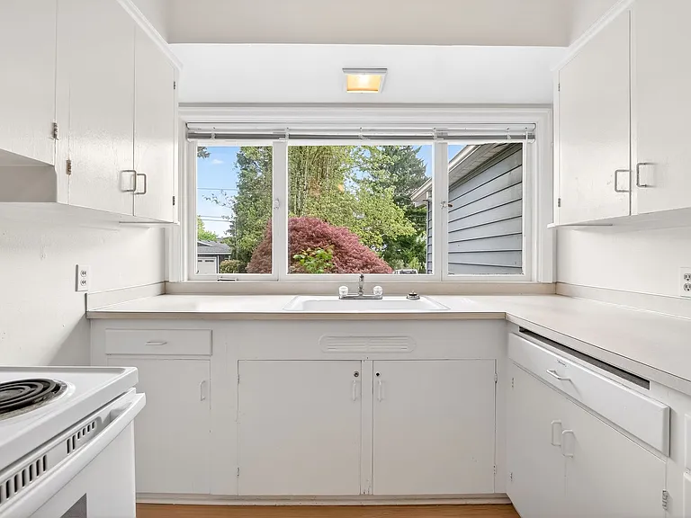 345 NW Norman Ave — Photo 13