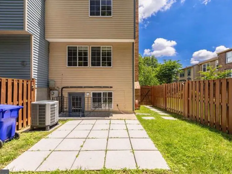 Heatherway Ct — Photo 2