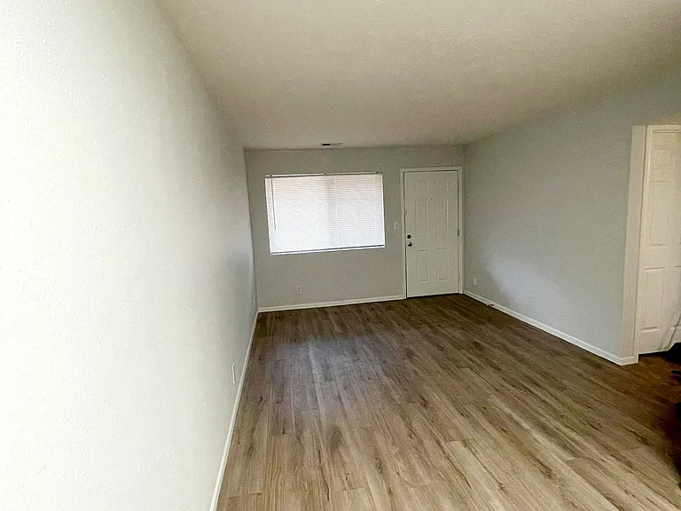 4915 Huntington Ave #6 — Photo 8