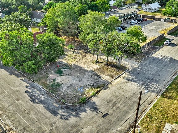 3rd image of 308 E Guadalupe St
