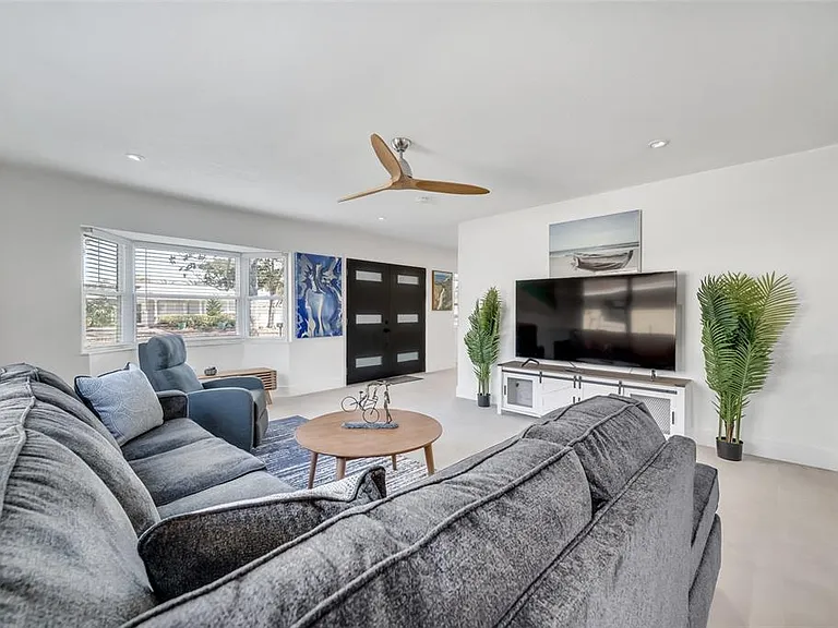 4622 Bay Crest Dr — Photo 2