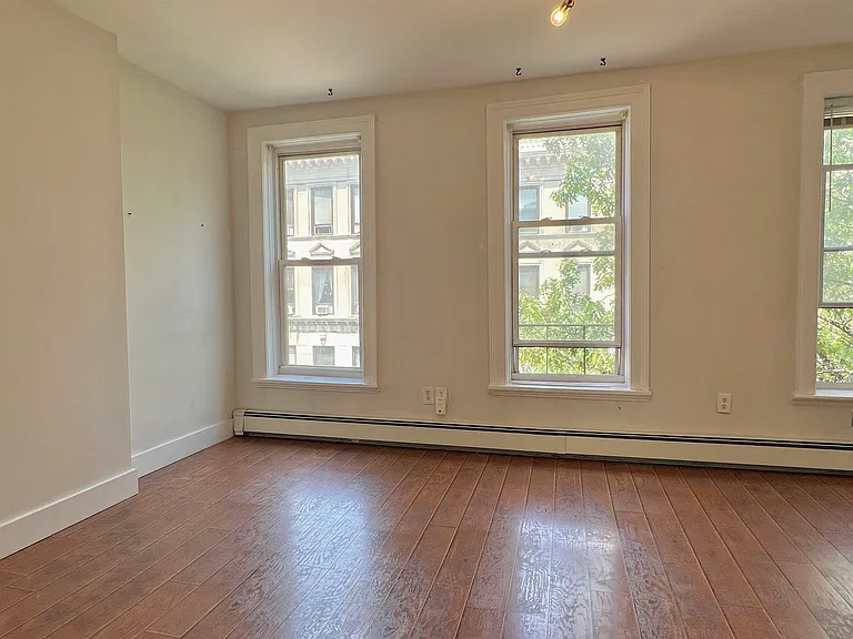 183 Montgomery St #2 — Photo 8