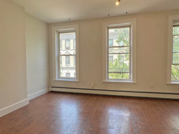 183 Montgomery Street image 8 of 12